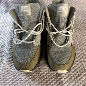 Sorel Women's Kinetic Caribou WP Boot, Grey/Tan Alpine Tundra, Size 9